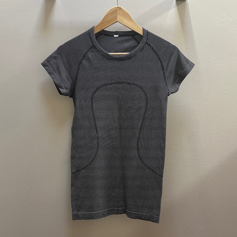 Lululemon Women’s Striped Black And White Athletic Top Size 4